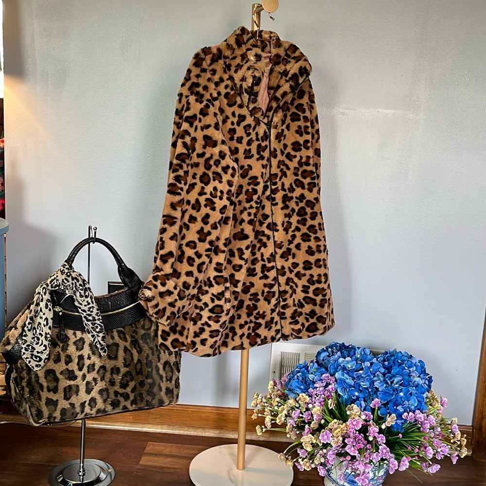 Medium animal print fluffy jacket by Janice